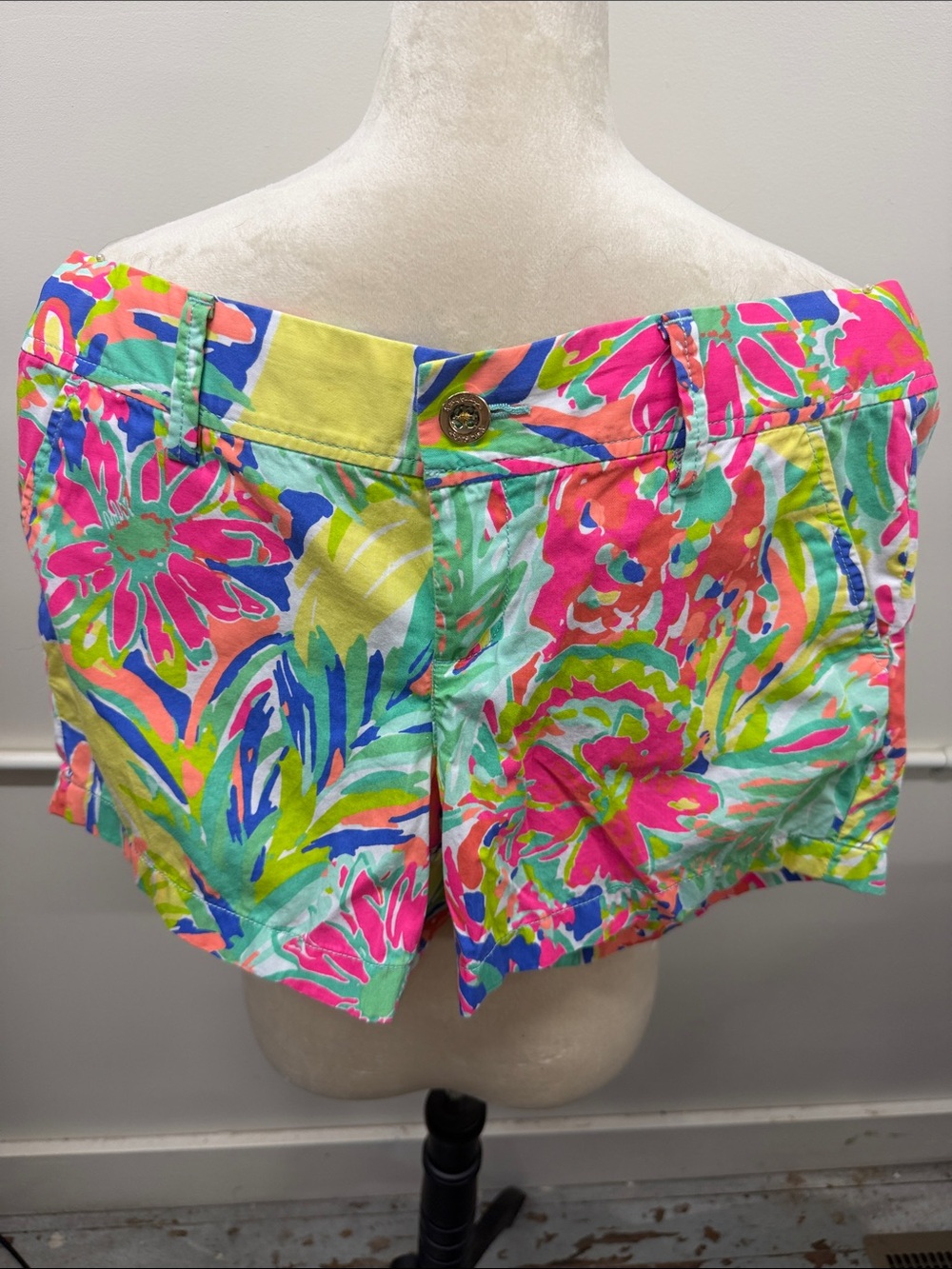 Lilly Pulitzer Callahan Tropical Print Women's Shorts  NWOT